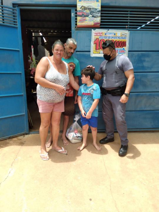 Foto 29 de 31 — Campanha Natal Solidário entrega 250 cestas básicas em Américo Brasiliense